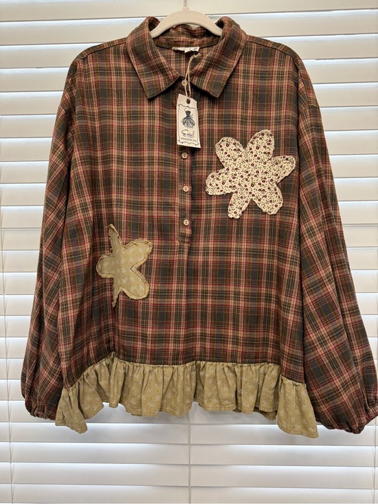 easel Tops - easel Plaid Button-Down Top with Floral Appliqué in Brown and Olive